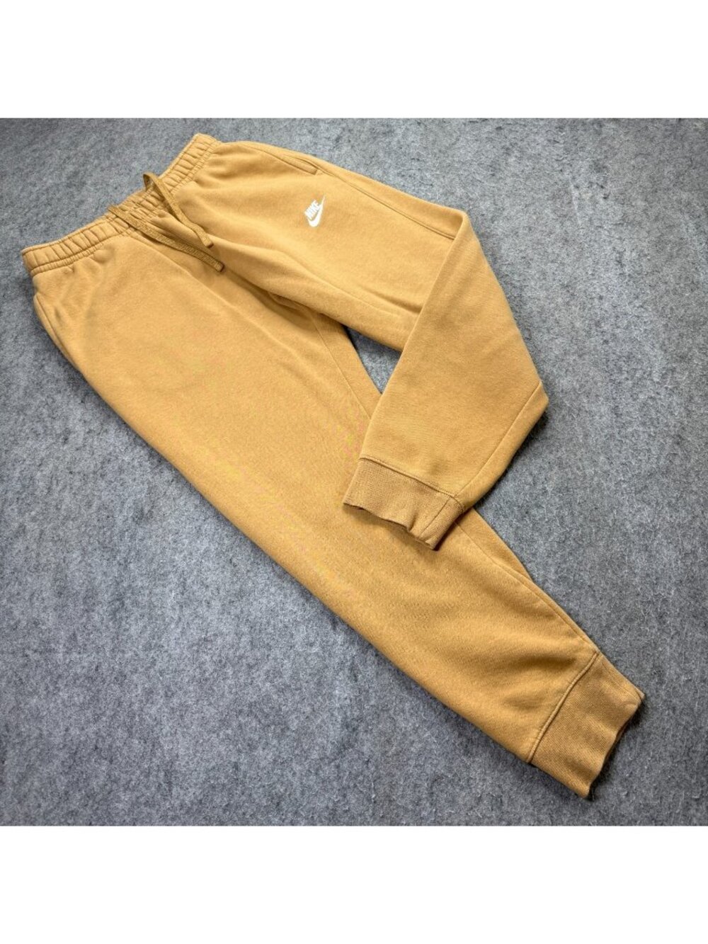 Nike Sportswear Club Fleece Joggers Men M Beige Tapered 28" Sweatpants BV2671